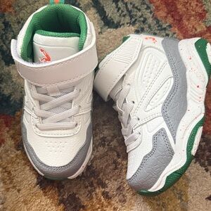Shaq Shaqnotize Sneakers with Green and Gray Highlights
